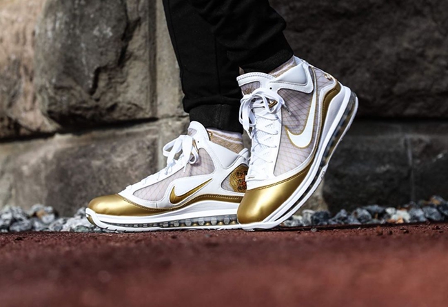 Nike,LeBron 7,QS,CU5646-100 LeBron 7 中秋配色最新上脚美图释出!下周复刻回归! Nike,LeBron 7,QS,CU5646-100 LeBron 7 中秋配色最新上脚美图释出!下周复刻回归!