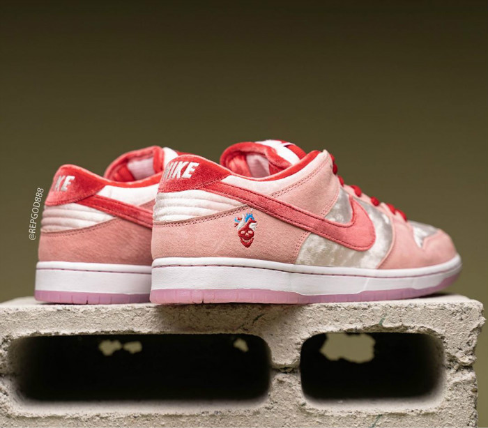 StrangeLove,Nike,SB Dunk Low,C 「情人节」Dunk SB 曝光!爱神秒变骷髅丘比特,女友都夸你有品位 StrangeLove,Nike,SB Dunk Low,C 「情人节」Dunk SB 曝光!爱神秒变骷髅丘比特,女友都夸你有品位