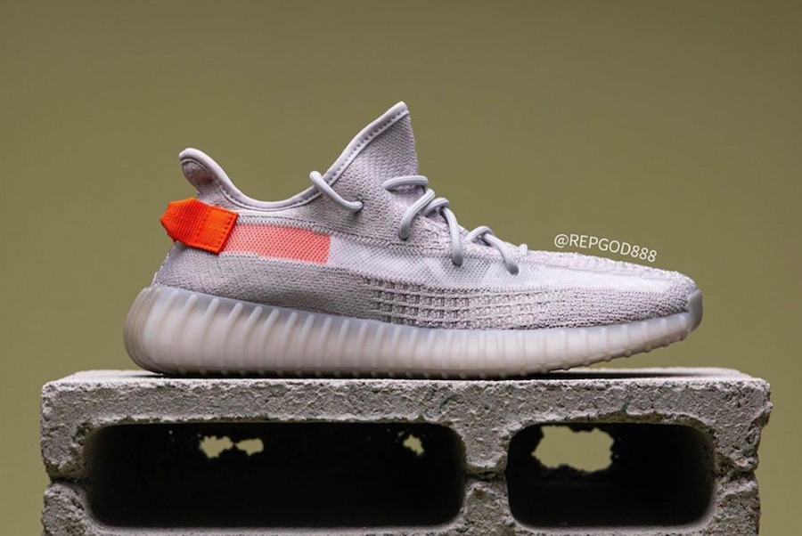 FX9017,Yeezy,Yeezy 350 让你留下醒目的背影!Yeezy 350 V2 又有后跟鞋提了! FX9017,Yeezy,Yeezy 350 让你留下醒目的背影!Yeezy 350 V2 又有后跟鞋提了!