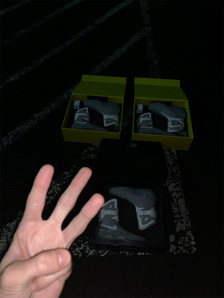 Mag,Nike 这才叫「球鞋锦鲤」吧!有人居然捡到了六双 Nike Mag! Mag,Nike 这才叫「球鞋锦鲤」吧!有人居然捡到了六双 Nike Mag!
