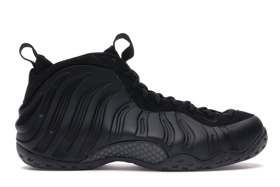 Air Foamposite One,Nike,发售 时隔 13 年回归!纯黑喷 Air Foamposite One 年底发售 Air Foamposite One,Nike,发售 时隔 13 年回归!纯黑喷 Air Foamposite One 年底发售