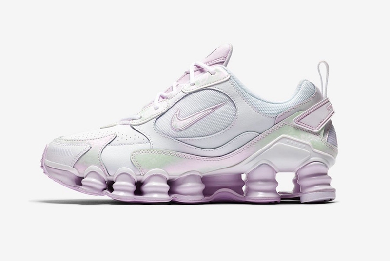 Nike,Shox Tl Nova,Barely Grape 想体验「机械缓震」的极致脚感?这双幻彩 Nike 新品刚刚发售! Nike,Shox Tl Nova,Barely Grape 想体验「机械缓震」的极致脚感?这双幻彩 Nike 新品刚刚发售!