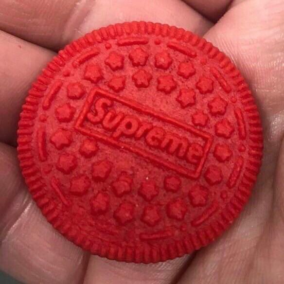 Supreme,奥利奥 史上最贵饼干!Supreme x 奥利奥竞拍价高达 15W 人民币! Supreme,奥利奥 史上最贵饼干!Supreme x 奥利奥竞拍价高达 15W 人民币!