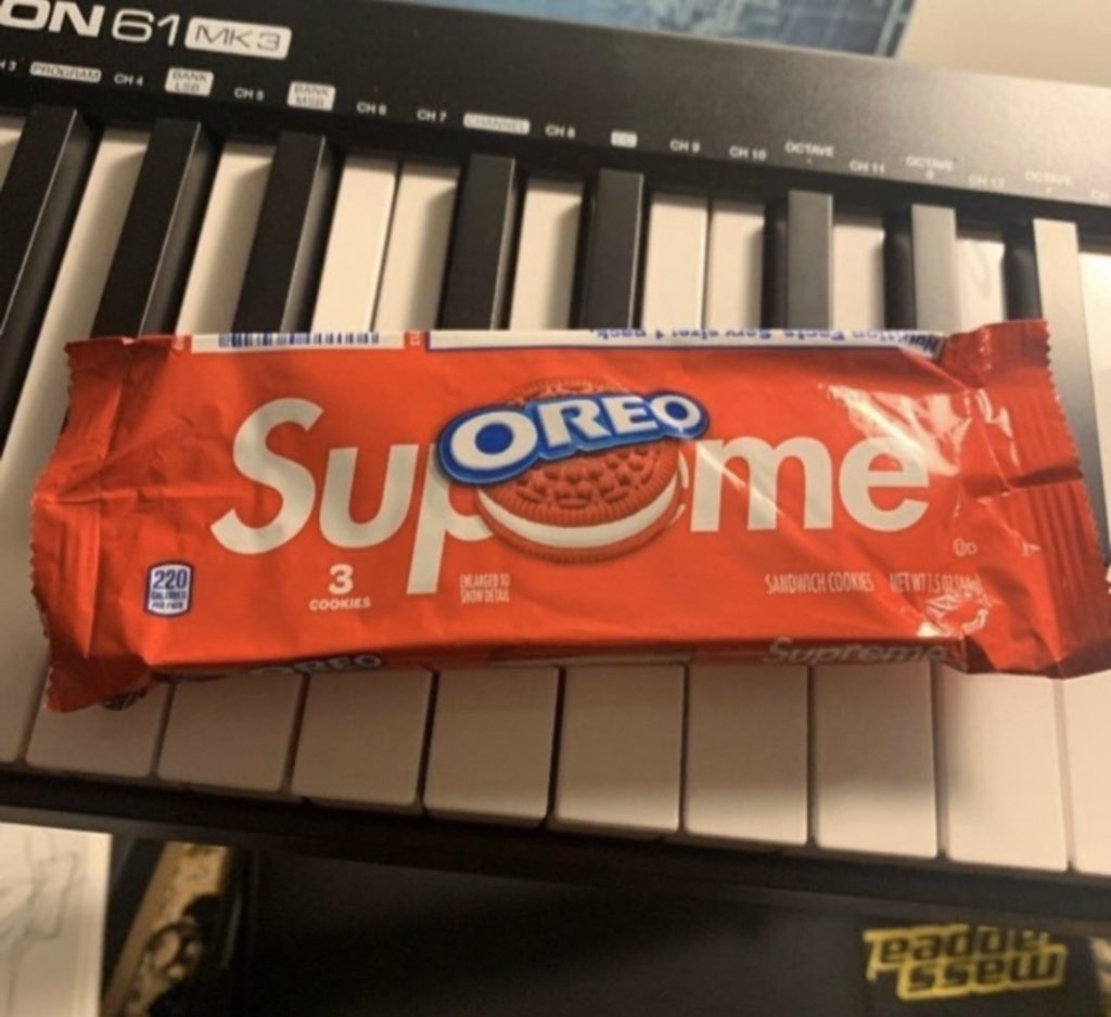 Supreme,奥利奥 史上最贵饼干!Supreme x 奥利奥竞拍价高达 15W 人民币! Supreme,奥利奥 史上最贵饼干!Supreme x 奥利奥竞拍价高达 15W 人民币!