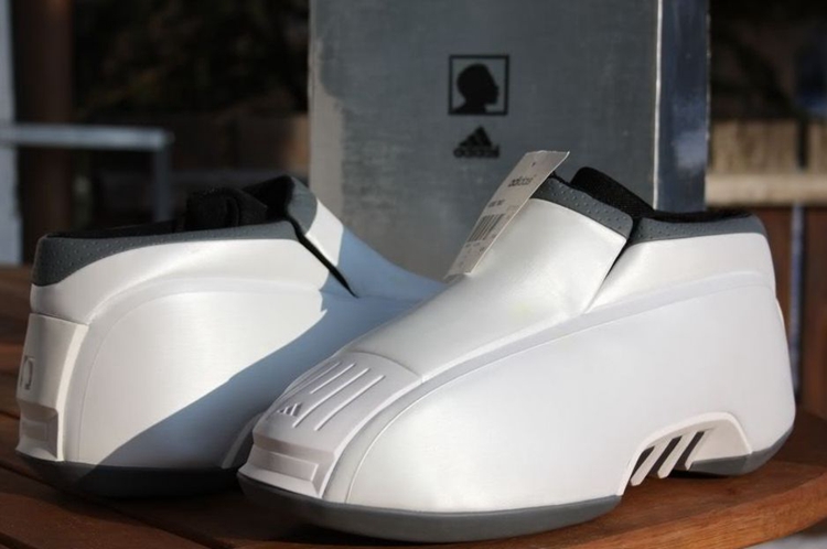 奇葩球鞋,Nike,Kobe,adidas 史上「最奇葩」的九双球鞋,天价 MAG 垫底,第一名让你笑出眼泪 奇葩球鞋,Nike,Kobe,adidas 史上「最奇葩」的九双球鞋,天价 MAG 垫底,第一名让你笑出眼泪