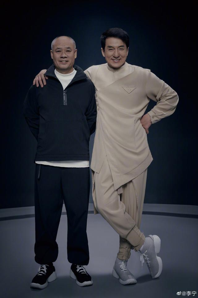 明星,上脚 手握天价 AJ4!想不到国际巨星玩鞋这么狠!冠希、吴亦凡得靠边站! 明星,上脚 手握天价 AJ4!想不到国际巨星玩鞋这么狠!冠希、吴亦凡得靠边站!