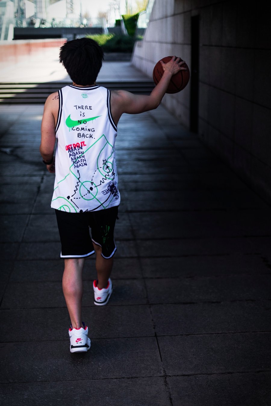 Nike,篮球之星,KD13,Kyrie 6 耐克「国内独占」抢先开箱!夜光、涂鸦超酷炫,老外边看边酸 Nike,篮球之星,KD13,Kyrie 6 耐克「国内独占」抢先开箱!夜光、涂鸦超酷炫,老外边看边酸