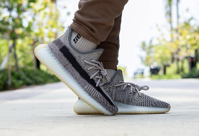 Yeezy 350 V2,adidas,发售,FZ1267 独树一帜的黑色侧透!Yeezy 350 V2 “Zyon” 下月发售 Yeezy 350 V2,adidas,发售,FZ1267 独树一帜的黑色侧透!Yeezy 350 V2 “Zyon” 下月发售