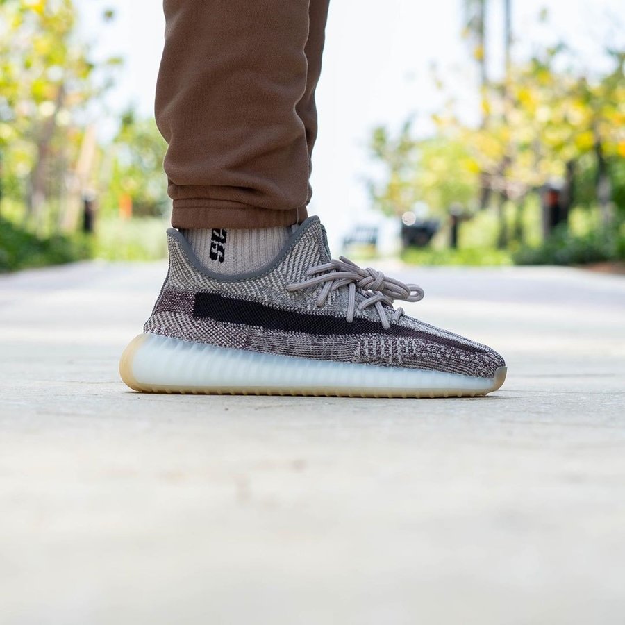 Yeezy 350 V2,adidas,发售,FZ1267 独树一帜的黑色侧透!Yeezy 350 V2 “Zyon” 下月发售 Yeezy 350 V2,adidas,发售,FZ1267 独树一帜的黑色侧透!Yeezy 350 V2 “Zyon” 下月发售