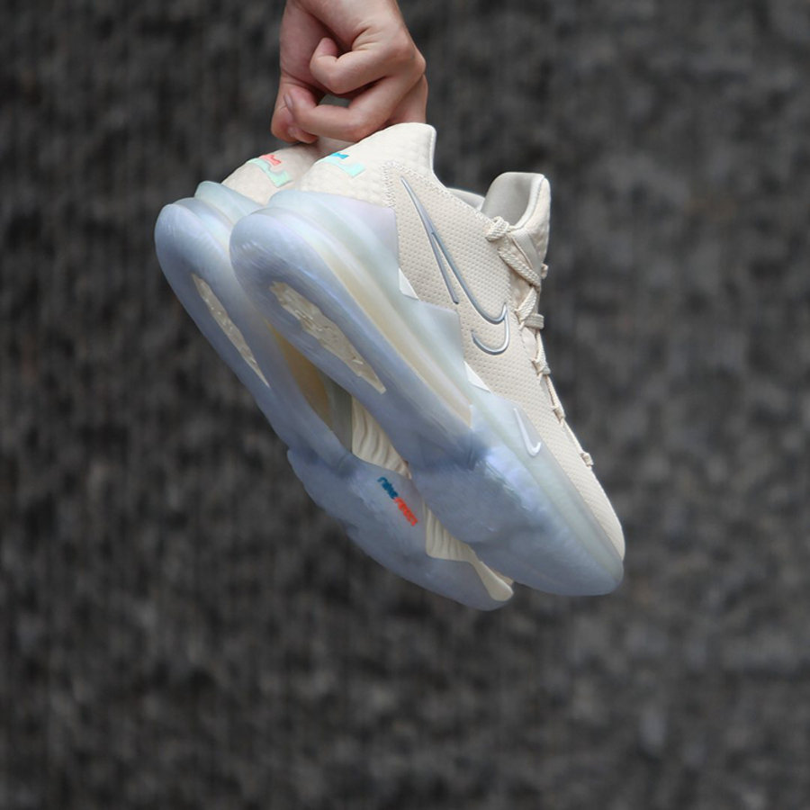 Nike,LeBron 17 Low,Easter,CD50 复活节配色 LeBron 17 Low 实物美图曝光!预计将于下月发售! Nike,LeBron 17 Low,Easter,CD50 复活节配色 LeBron 17 Low 实物美图曝光!预计将于下月发售!