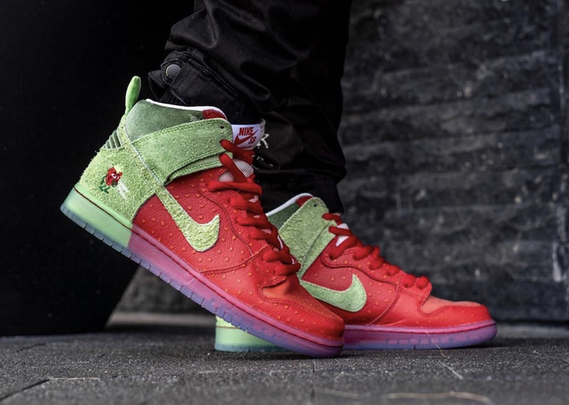 Dunk SB,Nike,发售,CW7093-600,上脚 视觉冲击力十足!咳嗽草莓 Dunk SB 上脚有点香! Dunk SB,Nike,发售,CW7093-600,上脚 视觉冲击力十足!咳嗽草莓 Dunk SB 上脚有点香!