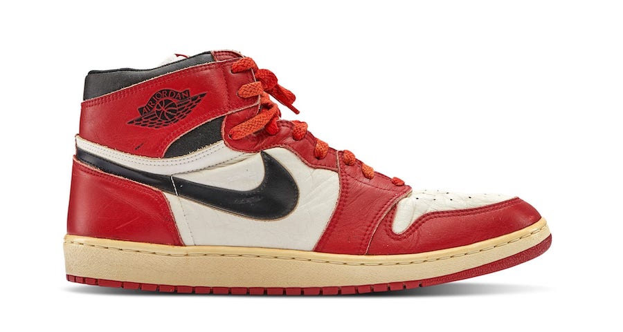 AJ1,Air Jordan 1 乔丹亲穿芝加哥 AJ1 起拍价十万美元!左右脚竟然不一样大... AJ1,Air Jordan 1 乔丹亲穿芝加哥 AJ1 起拍价十万美元!左右脚竟然不一样大...