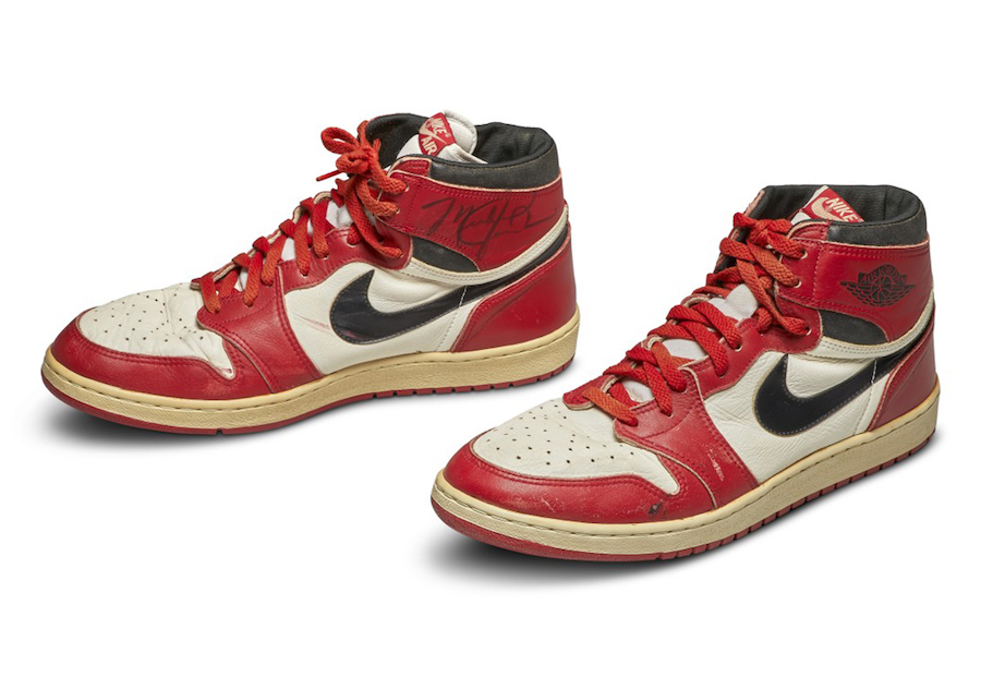 AJ1,Air Jordan 1 乔丹亲穿芝加哥 AJ1 起拍价十万美元!左右脚竟然不一样大... AJ1,Air Jordan 1 乔丹亲穿芝加哥 AJ1 起拍价十万美元!左右脚竟然不一样大...