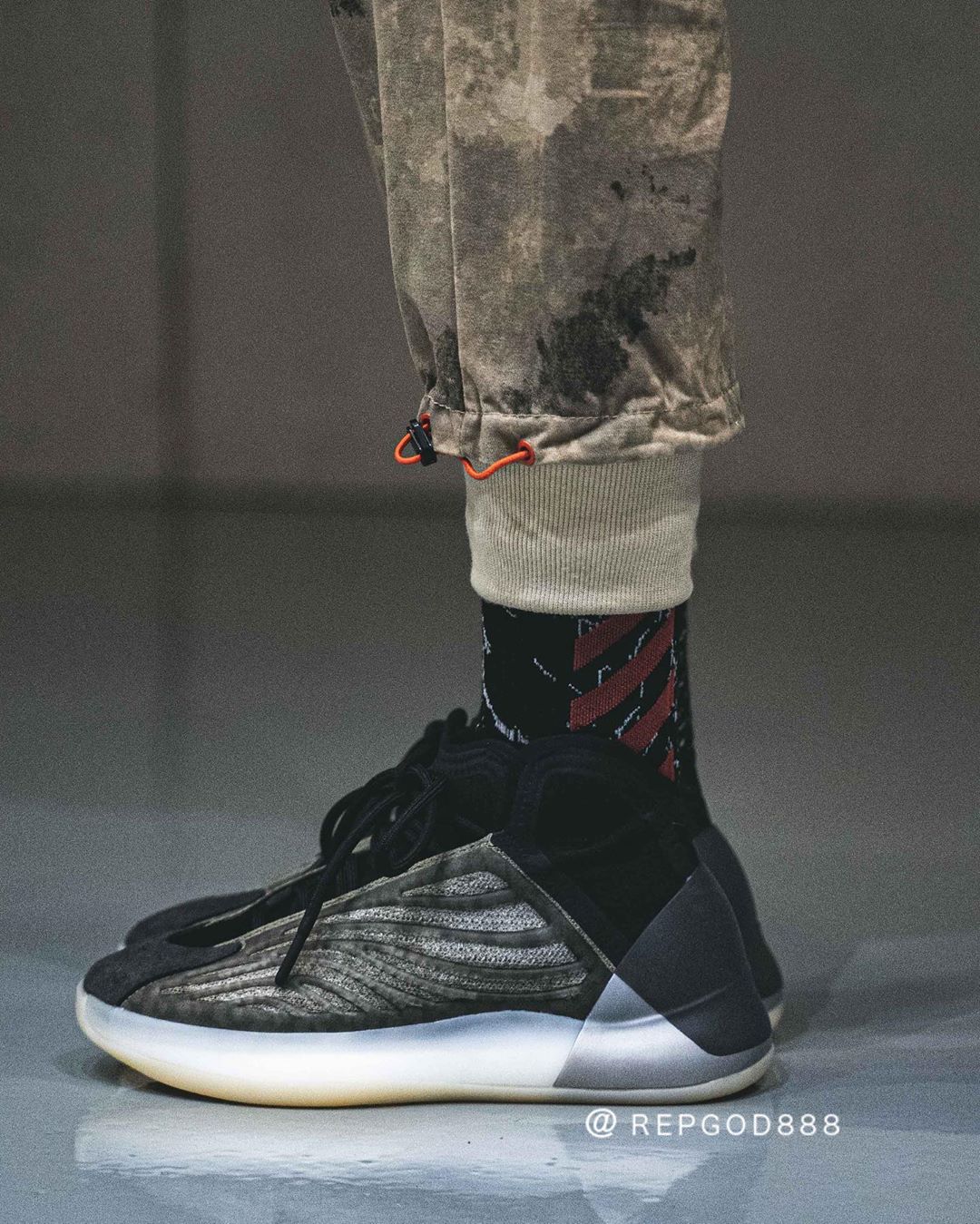 adidas,Yeezy Quantum,H68771,发售 全新 Yeezy 篮球鞋上脚真的帅!还有满天星鞋身! adidas,Yeezy Quantum,H68771,发售 全新 Yeezy 篮球鞋上脚真的帅!还有满天星鞋身!