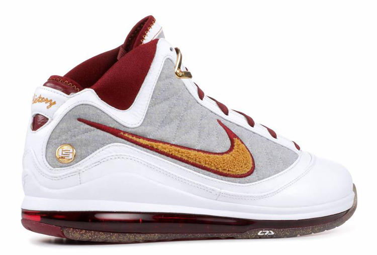 Nike,LeBron 7,MVP LeBron 7 经典配色即将复刻!看到第一眼就想起那些 MVP! Nike,LeBron 7,MVP LeBron 7 经典配色即将复刻!看到第一眼就想起那些 MVP!