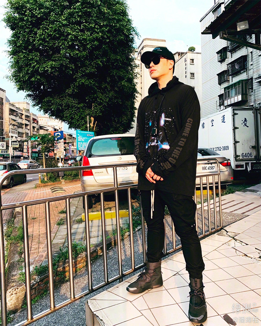 Yeezy 500,Yeezy 500 High,Yeezy 潘玮柏居然穿了这双鞋!而吴亦凡又穿了他的真爱鞋 Yeezy 500,Yeezy 500 High,Yeezy 潘玮柏居然穿了这双鞋!而吴亦凡又穿了他的真爱鞋