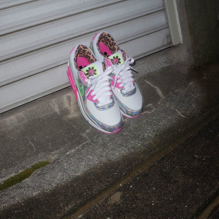 Nike,Air Max 90 LX,CQ2559-100, 全息炫彩 + 丹宁小花!这两双 Air Max 90 太抢眼了! Nike,Air Max 90 LX,CQ2559-100, 全息炫彩 + 丹宁小花!这两双 Air Max 90 太抢眼了!