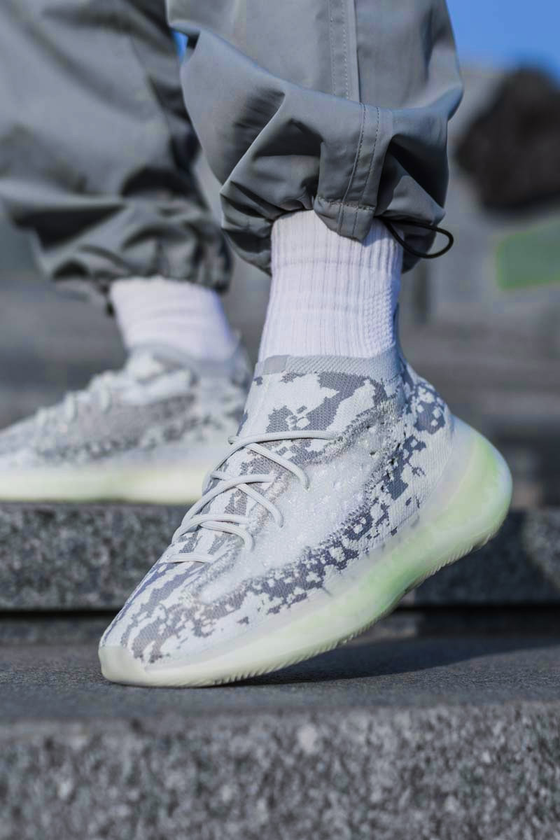 adidas,Yeezy,Yeezy Boost 380,O 逢黑必火!满天星版本曝光,黑武士 Yeezy 380 年底发售! adidas,Yeezy,Yeezy Boost 380,O 逢黑必火!满天星版本曝光,黑武士 Yeezy 380 年底发售!