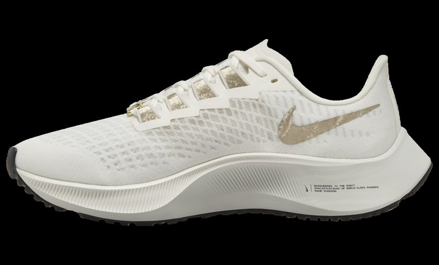 Pegasus 37,Nike,发售 素描 Swoosh + 小白鞋造型!全新 Pegasus 37 释出官图! Pegasus 37,Nike,发售 素描 Swoosh + 小白鞋造型!全新 Pegasus 37 释出官图!