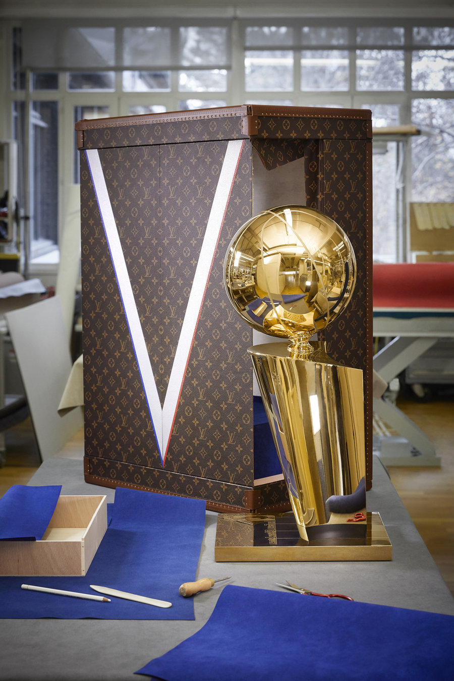 Louis Vuitton,NBA LV 与 NBA 联名合作!奢华满钻项链曝光,还有总冠军奖杯箱! Louis Vuitton,NBA LV 与 NBA 联名合作!奢华满钻项链曝光,还有总冠军奖杯箱!