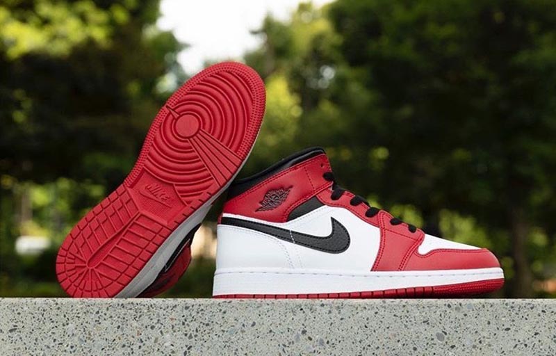 Air Jordan 1 Mid GS,Gym Red,55 元年白红的绝佳替代品!小芝加哥 AJ1 Mid 即将发售,不过.... Air Jordan 1 Mid GS,Gym Red,55 元年白红的绝佳替代品!小芝加哥 AJ1 Mid 即将发售,不过....