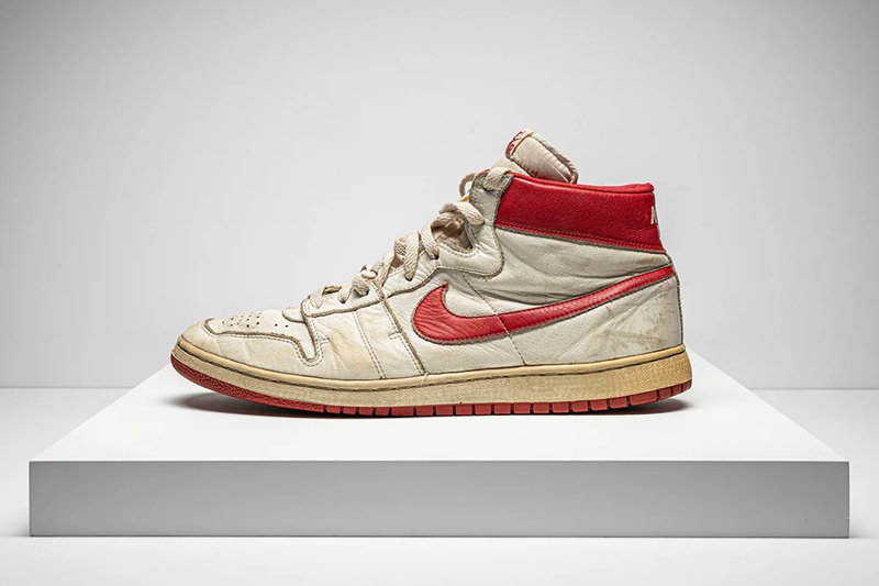 Sotheby's 刷新球鞋价格!400 万 AJ1 诞生!真正的扣碎篮板战靴! Sotheby's 刷新球鞋价格!400 万 AJ1 诞生!真正的扣碎篮板战靴!