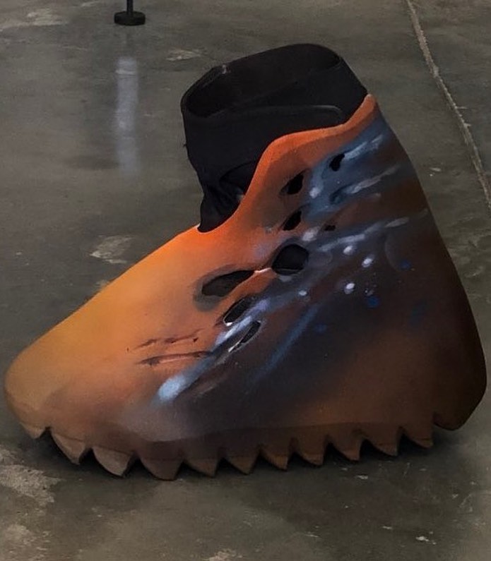 Yeezy,侃爷,明星 侃爷再次晒出怪异 Yeezy Sample!国外网友的恶搞太逗了! Yeezy,侃爷,明星 侃爷再次晒出怪异 Yeezy Sample!国外网友的恶搞太逗了!