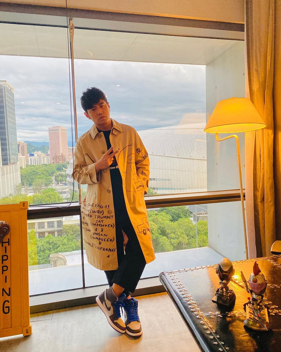 周杰伦,周董,AJ1,Air Jordan 1,英雄联盟 英雄联盟 周杰伦上脚一双神秘 AJ1 新品!极有可能是这个联名… 周杰伦,周董,AJ1,Air Jordan 1,英雄联盟 英雄联盟 周杰伦上脚一双神秘 AJ1 新品!极有可能是这个联名…