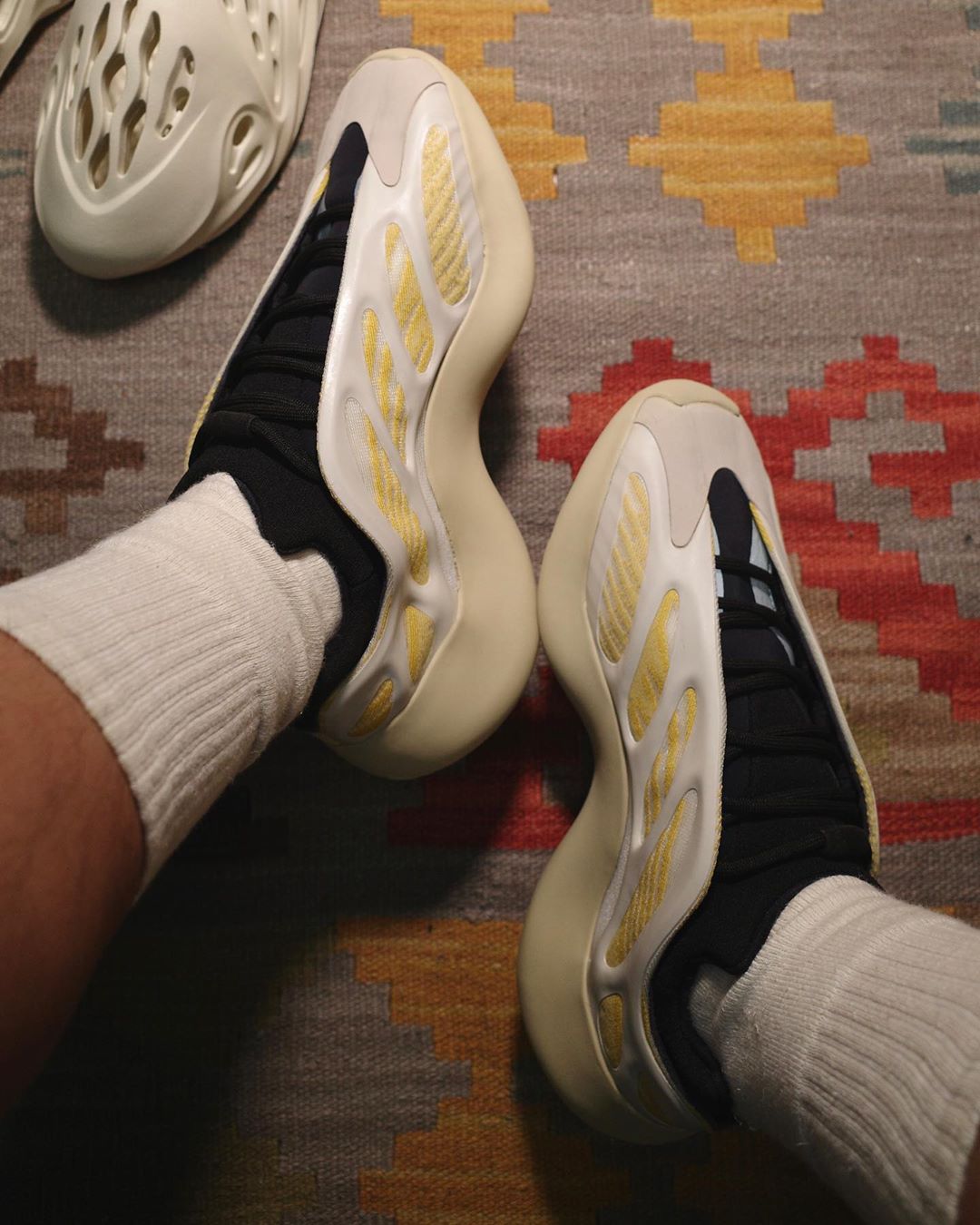 adidas,Yeezy 700 V3,发售 超像市价 7K 的初代配色!全新 Yeezy 700 V3 实物曝光! adidas,Yeezy 700 V3,发售 超像市价 7K 的初代配色!全新 Yeezy 700 V3 实物曝光!