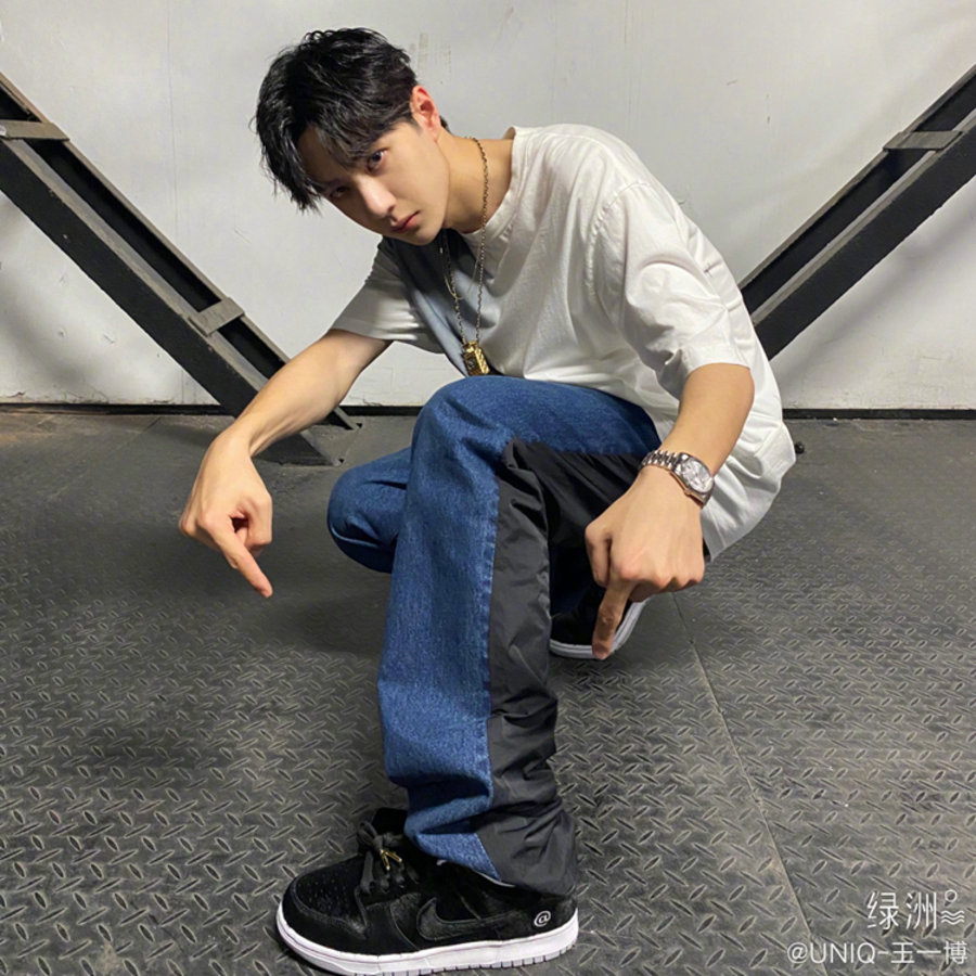 王一博,Nike SB,Dunk Low,Civilist 脚伤刚好就晒出两双热门 Nike!求求鞋圈财神爷王一博,别再穿球鞋了 王一博,Nike SB,Dunk Low,Civilist 脚伤刚好就晒出两双热门 Nike!求求鞋圈财神爷王一博,别再穿球鞋了