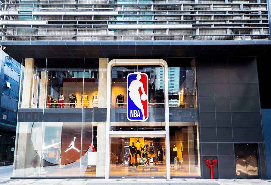 NBA 全球最大 NBA 旗舰店落户广州!球星卡组成的卡墙你见过吗? NBA 全球最大 NBA 旗舰店落户广州!球星卡组成的卡墙你见过吗?