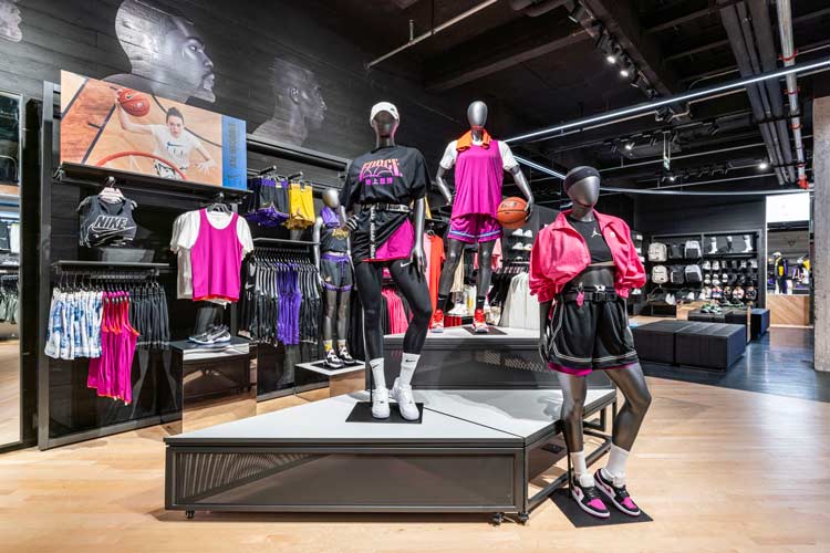NBA 全球最大 NBA 旗舰店落户广州!球星卡组成的卡墙你见过吗? NBA 全球最大 NBA 旗舰店落户广州!球星卡组成的卡墙你见过吗?