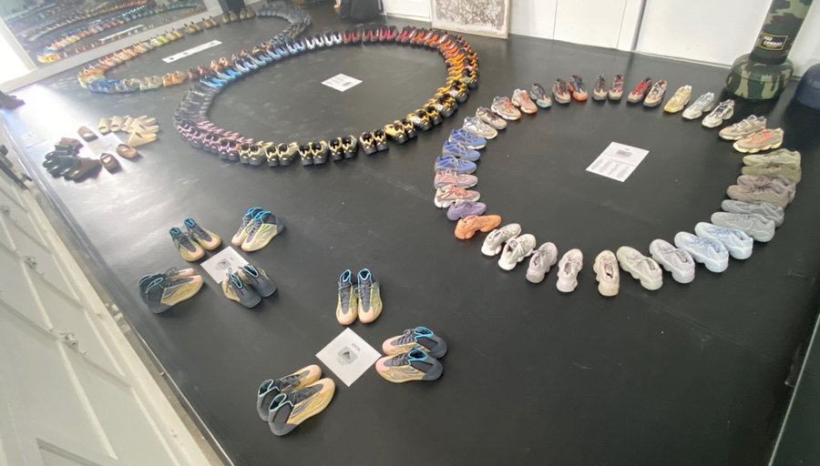Yeezy,Kanye West,明星,adidas 侃爷又晒出大量 Yeezy 新鞋!还建了一片「Yeezy 农场」... Yeezy,Kanye West,明星,adidas 侃爷又晒出大量 Yeezy 新鞋!还建了一片「Yeezy 农场」...