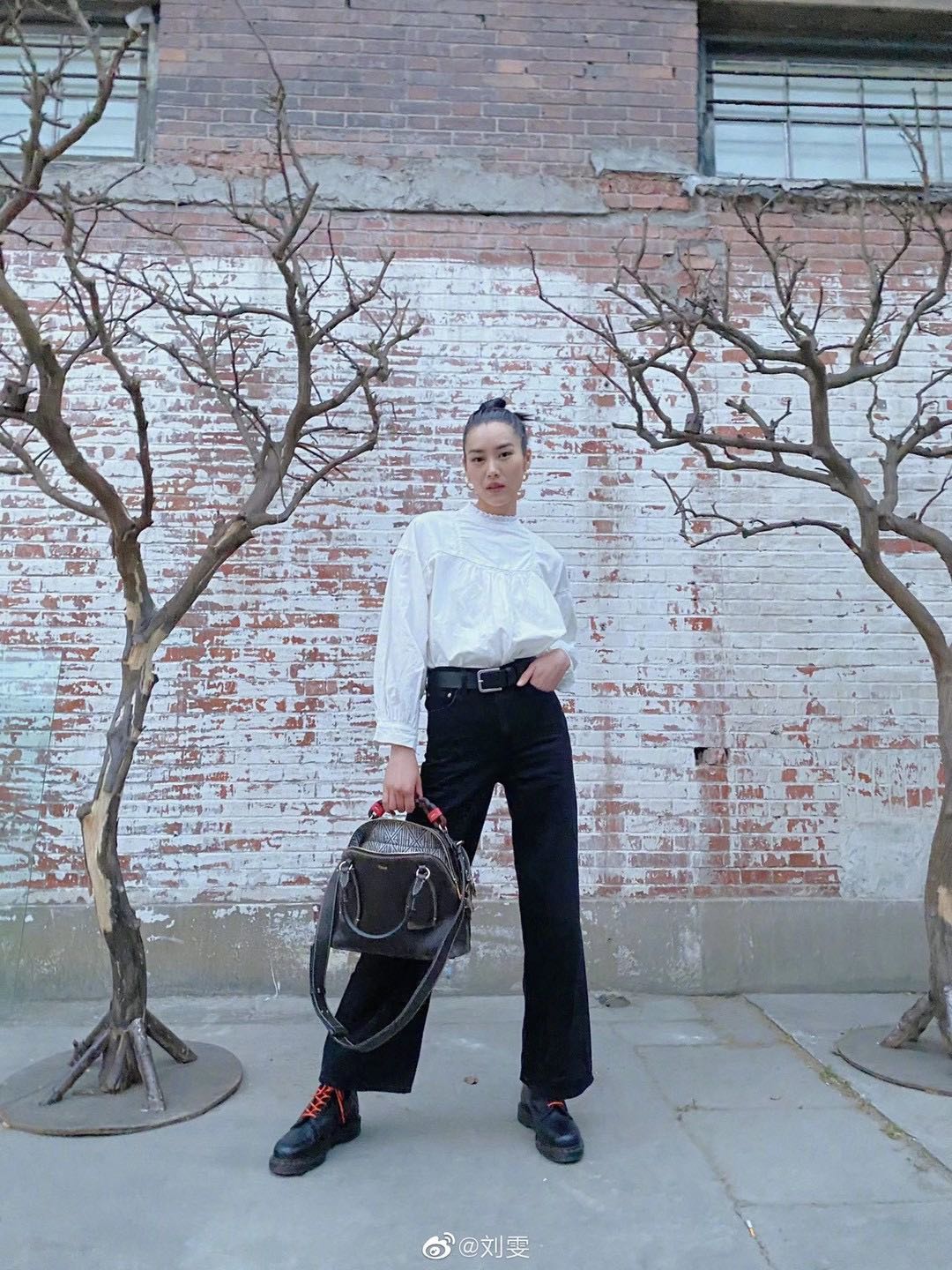Dr. Martens,Marc Jacob 刘雯、吴磊都在穿!诞生 60 年的老鞋又有新联名!竟然给鞋上了锁! Dr. Martens,Marc Jacob 刘雯、吴磊都在穿!诞生 60 年的老鞋又有新联名!竟然给鞋上了锁!
