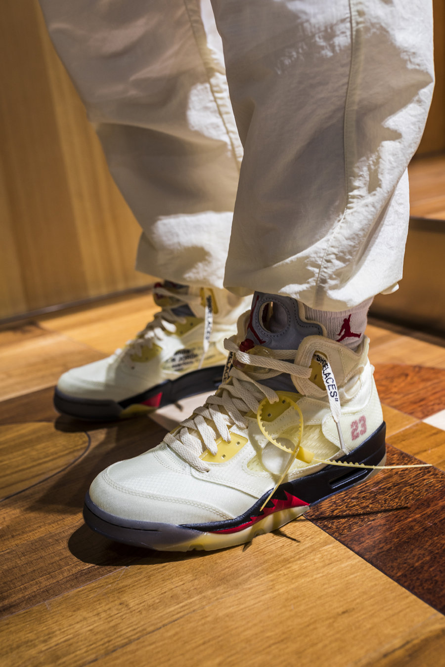 上脚,开箱,AJ5,Air Jordan 5,OFF-WHI OW x AJ5 登记链接来了!为买它攒了 5K,没想到居然不够! 上脚,开箱,AJ5,Air Jordan 5,OFF-WHI OW x AJ5 登记链接来了!为买它攒了 5K,没想到居然不够!