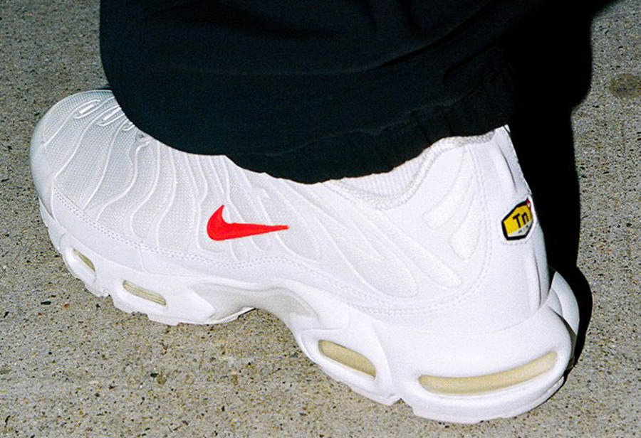Supreme,Nike,Air Max Plu 市价不到两千?!纯白 Supreme x Air Max Plus 上脚超帅! Supreme,Nike,Air Max Plu 市价不到两千?!纯白 Supreme x Air Max Plus 上脚超帅!