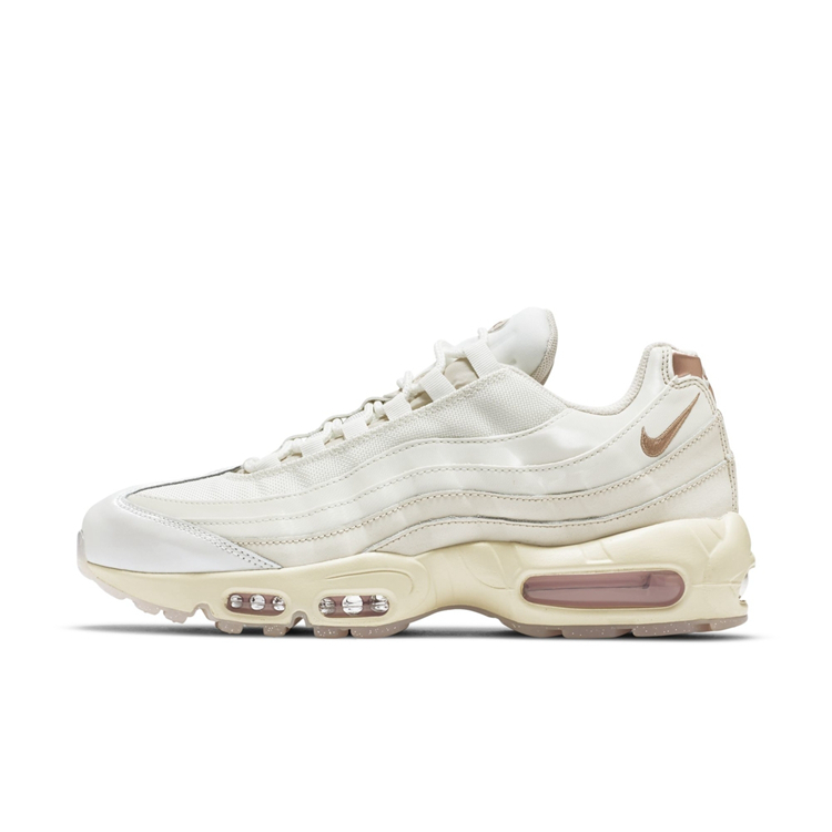 Nike,Air Max 95,WMNS 淡粉气垫搭配纯白鞋面!这款全新 Air Max 95 你打几分? Nike,Air Max 95,WMNS 淡粉气垫搭配纯白鞋面!这款全新 Air Max 95 你打几分?