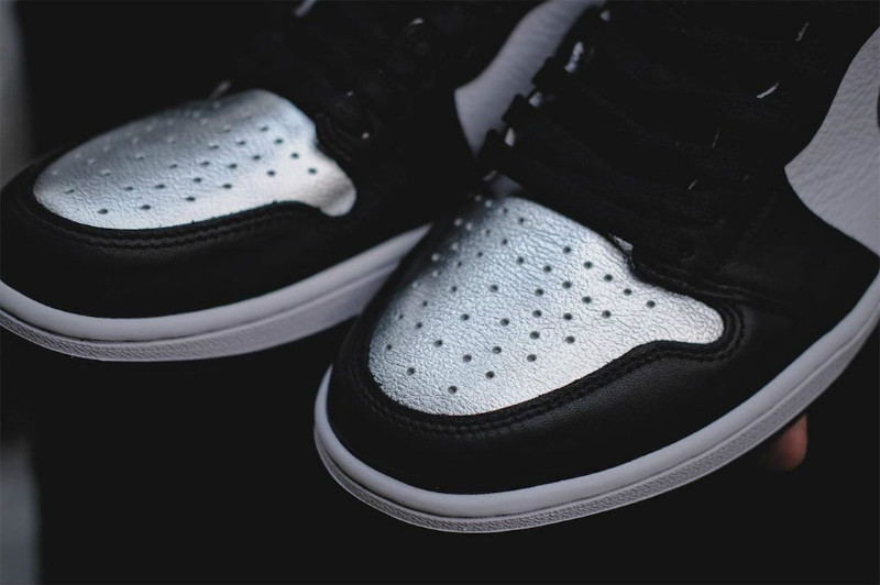 AJ1,黑银脚趾,Air Jordan 1 Hi,WMNS, 黑银脚趾 AJ1 再曝实物图,皮质不错,但有一点不满意! AJ1,黑银脚趾,Air Jordan 1 Hi,WMNS, 黑银脚趾 AJ1 再曝实物图,皮质不错,但有一点不满意!