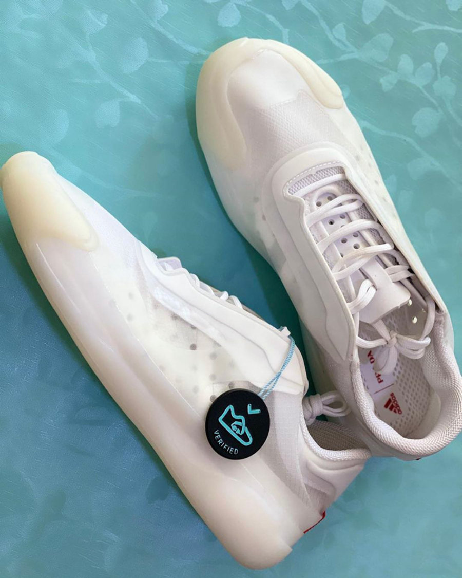 Prada,adidas,Sean Wotherspoon 灯芯绒大神 SW 穿 Prada 全新联名鞋滑板!难道这是要发售了? Prada,adidas,Sean Wotherspoon 灯芯绒大神 SW 穿 Prada 全新联名鞋滑板!难道这是要发售了?