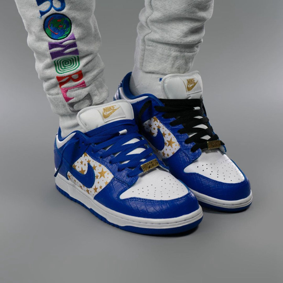 Supreme,Nike SB,Dunk Low,DH322 Supreme x Nike 全新联名上脚图曝光!蓝白造型酷似小闪电! Supreme,Nike SB,Dunk Low,DH322 Supreme x Nike 全新联名上脚图曝光!蓝白造型酷似小闪电!