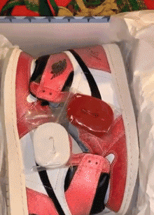 Trophy Room,AJ1,Air Jordan 1 H 亲儿子限定「芝加哥 AJ1」上脚图泄露!限量 12000 双,看完我酸了! Trophy Room,AJ1,Air Jordan 1 H 亲儿子限定「芝加哥 AJ1」上脚图泄露!限量 12000 双,看完我酸了!