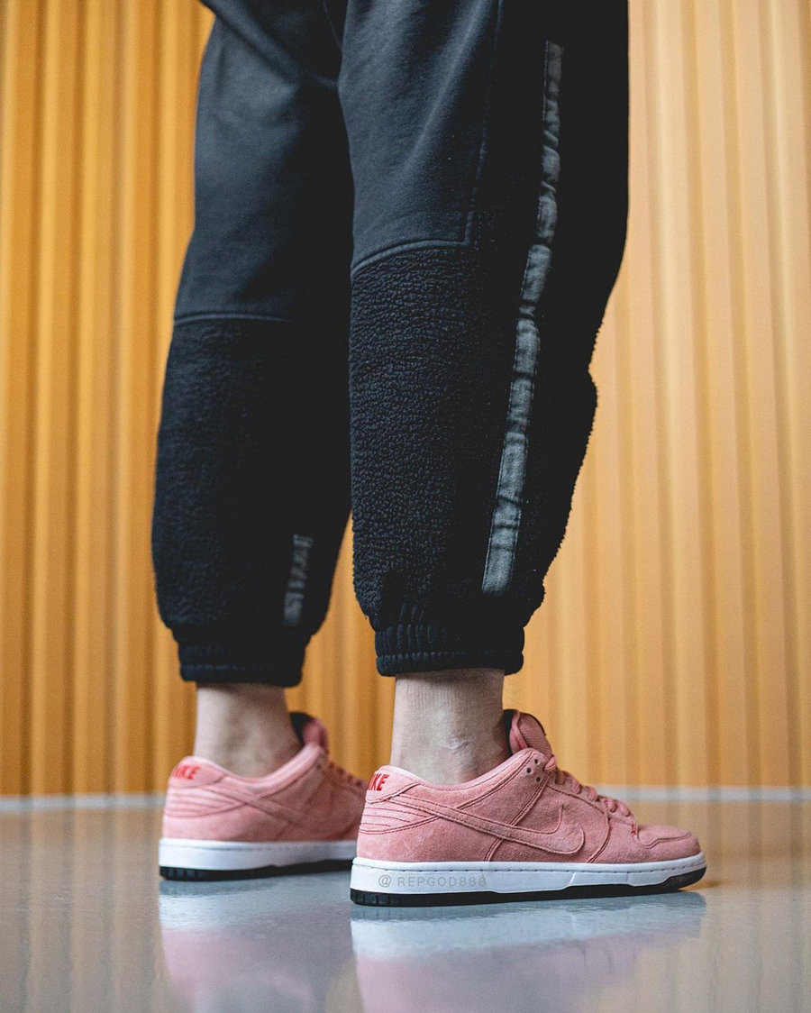 Dunk SB,Nike,CV1655-600 远看酷似粉丝绸!全新骚粉 Dunk SB 上脚图释出 Dunk SB,Nike,CV1655-600 远看酷似粉丝绸!全新骚粉 Dunk SB 上脚图释出