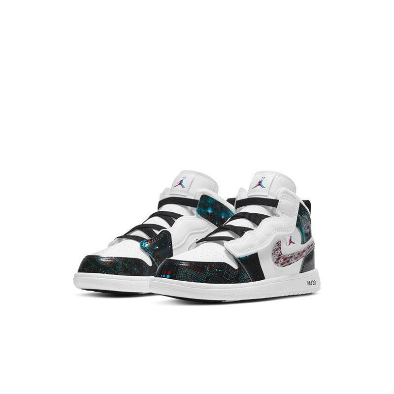 Air Jodan 1 Mid,AJ1,ALT PS,Tak AJ1 「裸眼 3D」又有新品曝光!星空鞋面太美了!只可惜... Air Jodan 1 Mid,AJ1,ALT PS,Tak AJ1 「裸眼 3D」又有新品曝光!星空鞋面太美了!只可惜...