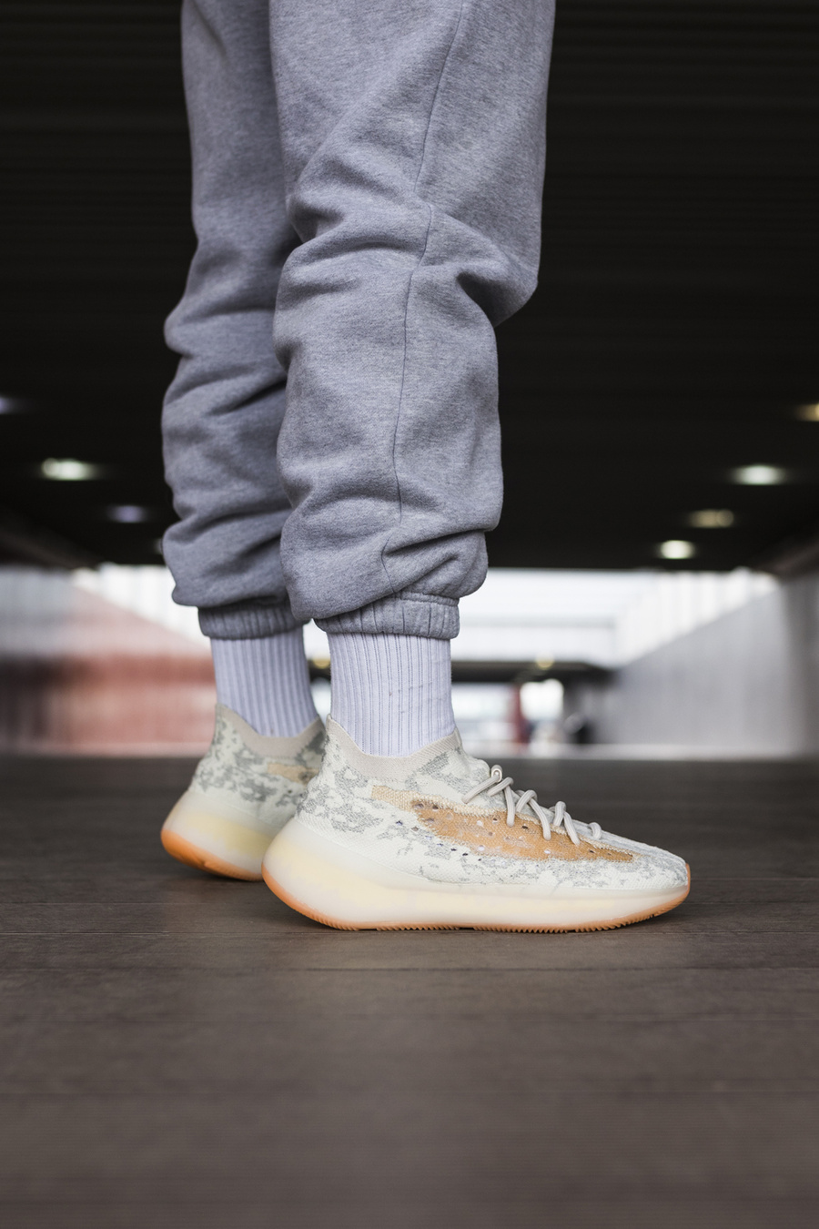 Yeezy 380,adidas,上脚,发售 女码贵不少!明早这双「蜜桃 Yeezy」上脚真香!开春准要火! Yeezy 380,adidas,上脚,发售 女码贵不少!明早这双「蜜桃 Yeezy」上脚真香!开春准要火!