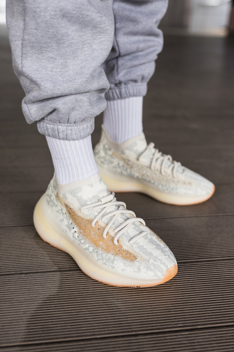 Yeezy 380,adidas,上脚,发售 女码贵不少!明早这双「蜜桃 Yeezy」上脚真香!开春准要火! Yeezy 380,adidas,上脚,发售 女码贵不少!明早这双「蜜桃 Yeezy」上脚真香!开春准要火!