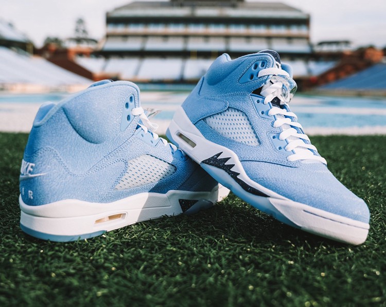 Air Jordan 5,AJ5,UNC 颜值美到犯规!「北卡」 AJ5 PE 版实物曝光,但可惜... Air Jordan 5,AJ5,UNC 颜值美到犯规!「北卡」 AJ5 PE 版实物曝光,但可惜...