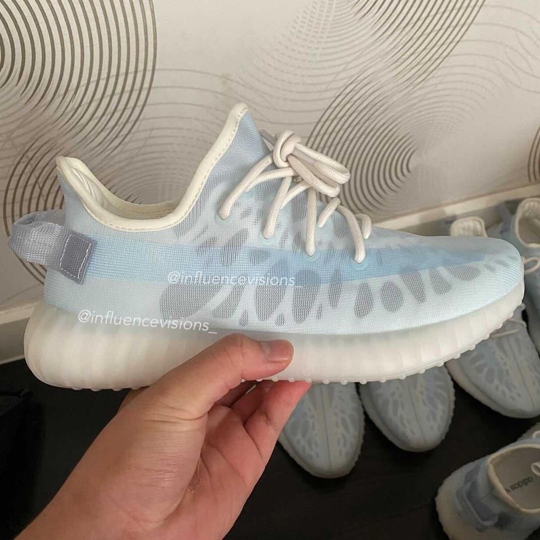 adidas,Yeezy 350 V2 洞洞鞋 Yeezy 350 V2 实物首次曝光!网友:这是离婚配色? adidas,Yeezy 350 V2 洞洞鞋 Yeezy 350 V2 实物首次曝光!网友:这是离婚配色?