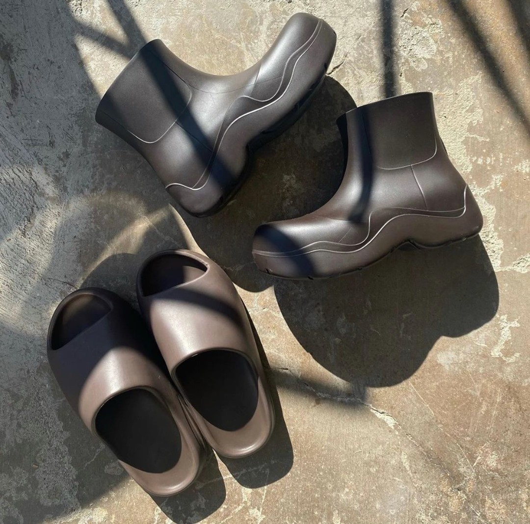 Yeezy,Yeezy Slide Soot 侃爷又玩新操作!Yeezy 雨鞋曝光!这次能火吗? Yeezy,Yeezy Slide Soot 侃爷又玩新操作!Yeezy 雨鞋曝光!这次能火吗?