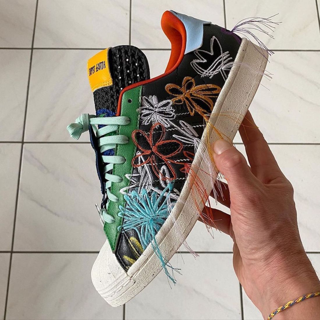 adidas,SUPEREARTH Superstar,Se 刺绣 + 流苏!灯芯绒大帝 x adidas 全新联名实物图曝光! adidas,SUPEREARTH Superstar,Se 刺绣 + 流苏!灯芯绒大帝 x adidas 全新联名实物图曝光!