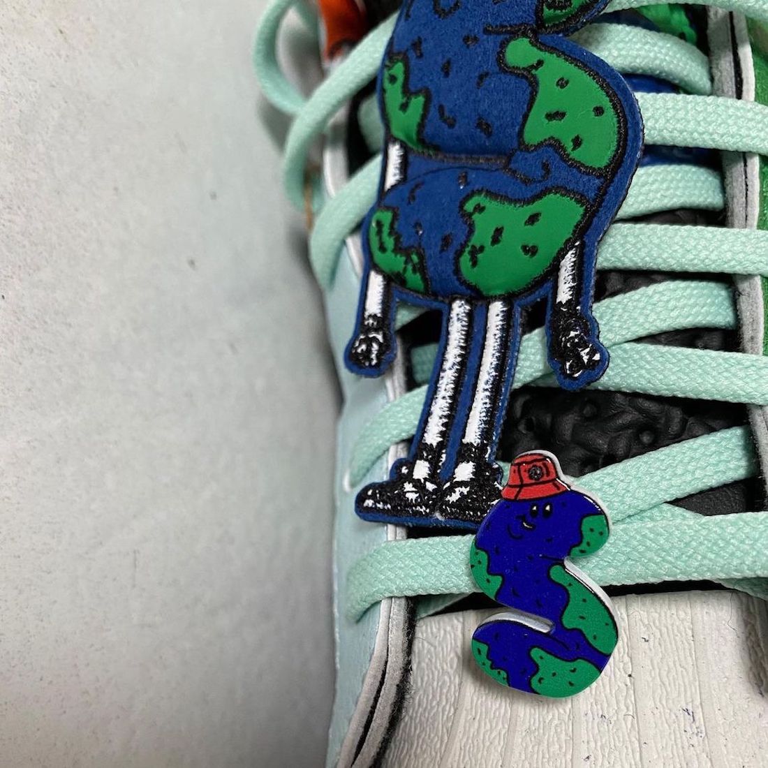 adidas,SUPEREARTH Superstar,Se 刺绣 + 流苏!灯芯绒大帝 x adidas 全新联名实物图曝光! adidas,SUPEREARTH Superstar,Se 刺绣 + 流苏!灯芯绒大帝 x adidas 全新联名实物图曝光!